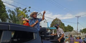 Dari Desa ke Desa, Bupati Sehan Landjar Sosialisasi Bahaya Covid-19