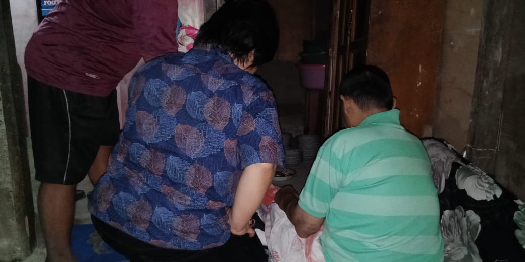Miliki Kepekaan Sosial Terhadap Sesama, Calon Bupati Amalia Jenguk Djipri Imango