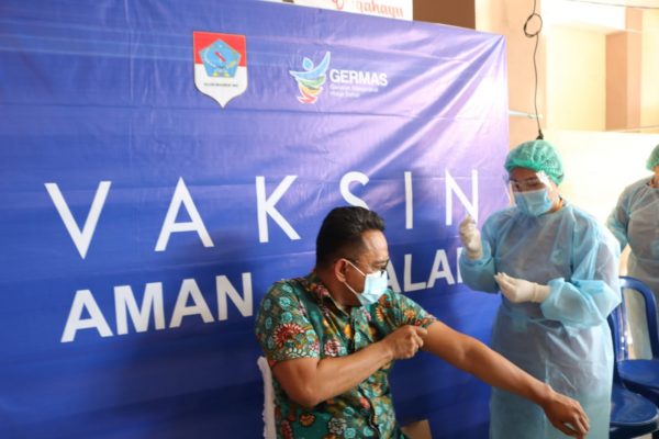 Pemkab Boltim Lakukan Vaksin Perdana