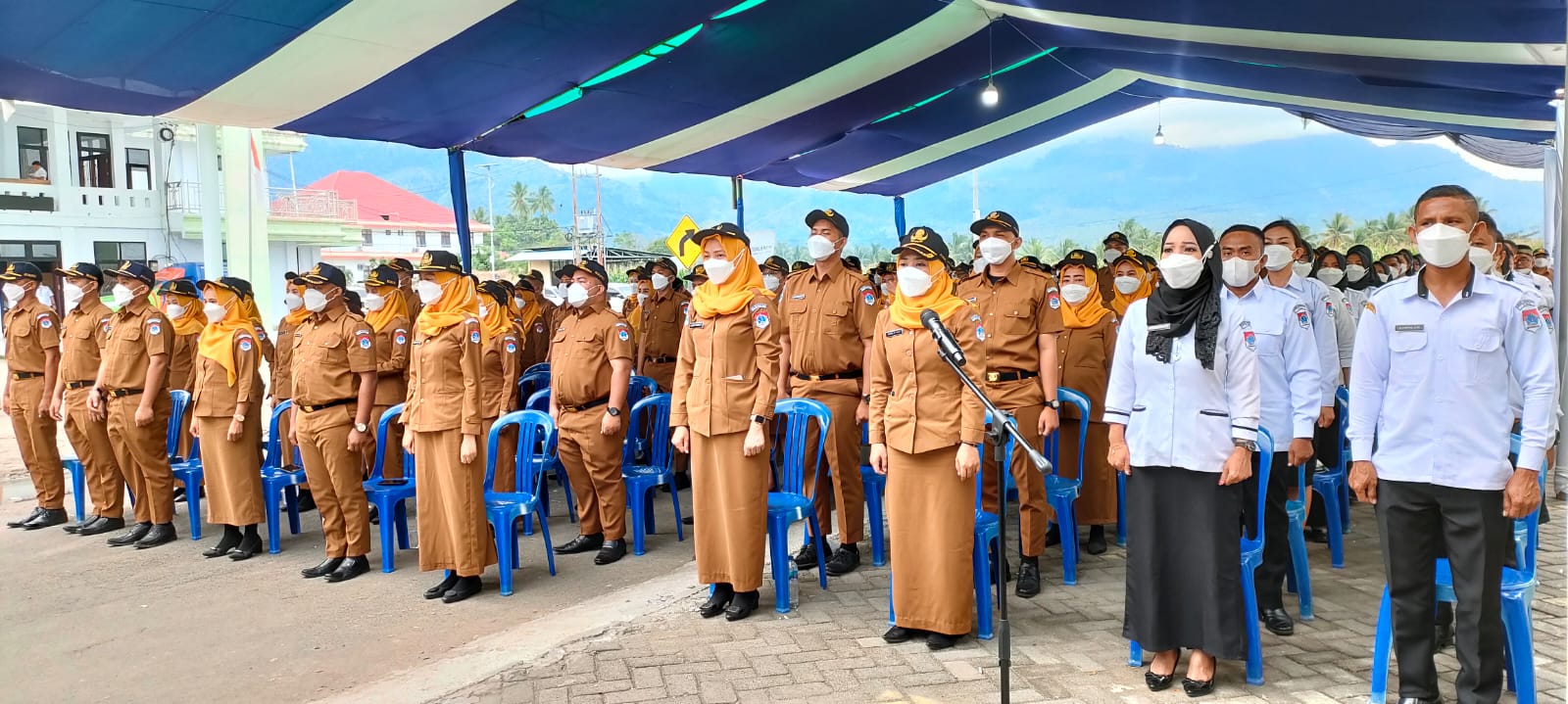 Bupati Sachrul Serahkan SK dan Penyematan PIN CPNS dan PPPK Guru