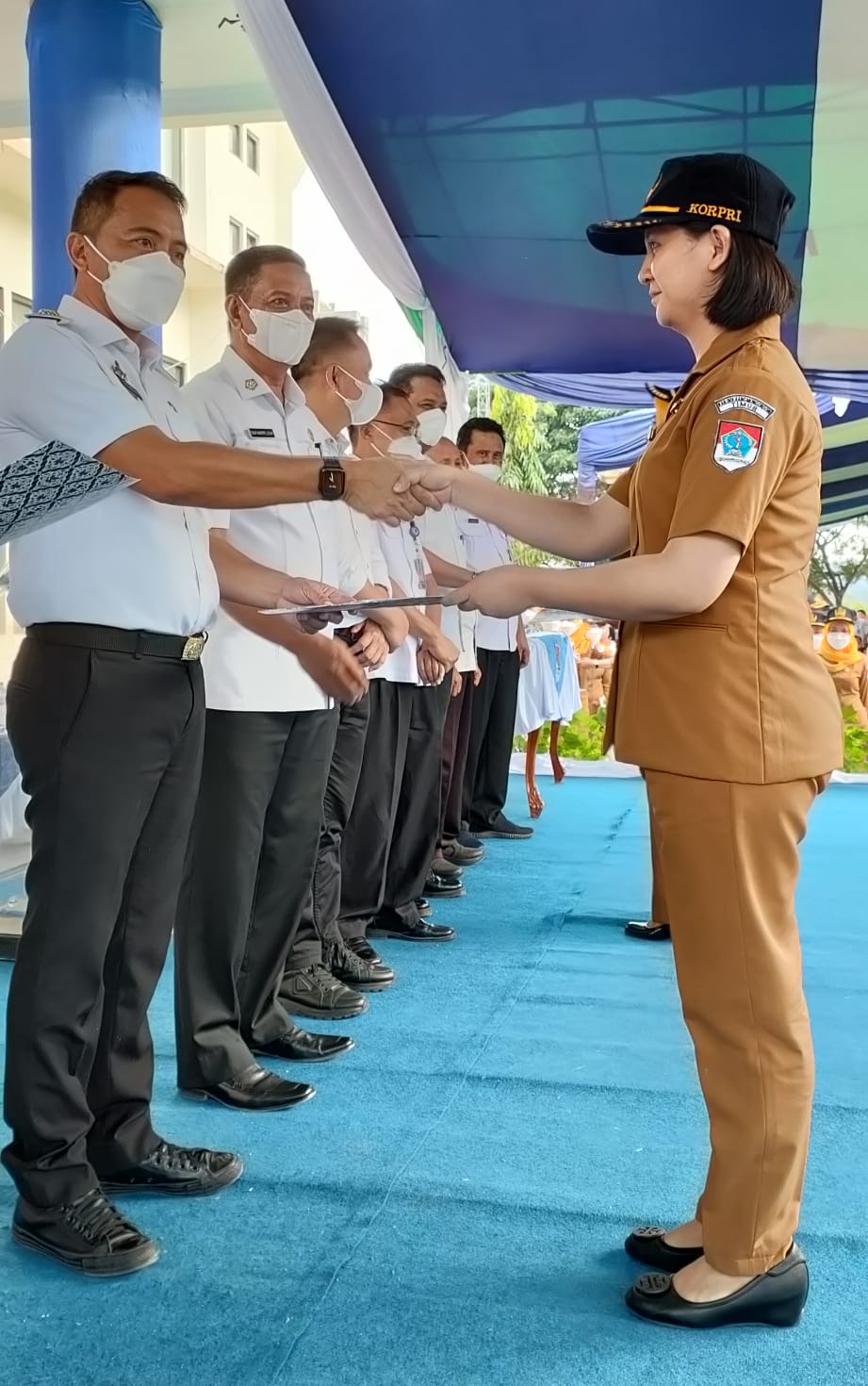 Bupati Sachrul Serahkan SK dan Penyematan PIN CPNS dan PPPK Guru