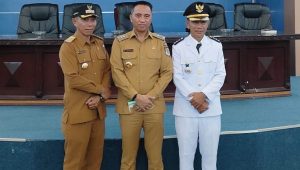 Sejarah, Dua Kembar Idrus dan Idris Dilantik Jadi Camat