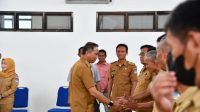 Bupati Sachrul Mamonto Serahkan Kendis ke Desa