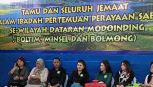 Bupati SSM dan Ketua TP-PKK Boltim SEB Hadiri Pertemuan Gereja Advent