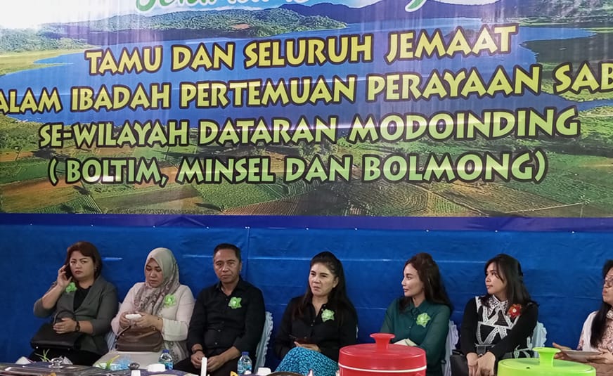 Bupati SSM dan Ketua TP-PKK Boltim Hadiri Pertemuan Gereja Advent