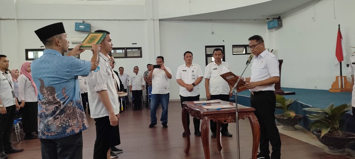 Serahkan SK Kepada 151 ASN Boltim, Pesan Bupati SSM: Milikilah Daerah Ini Dengan Jiwa Besar