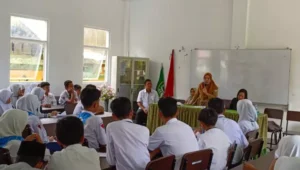 Cegah Kekerasan Terhadap Anak Komitmen Dinas PPPA Boltim Terus Gelar Sosialisasi di Semua Sekolah SMP  