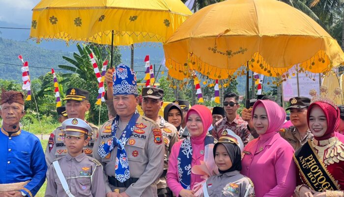 Kapolda Sulut Irjen Pol. Yudhiawan Disambut Nuansa Adat Lokal dalam Kunjungan Kerja di Polres Boltim