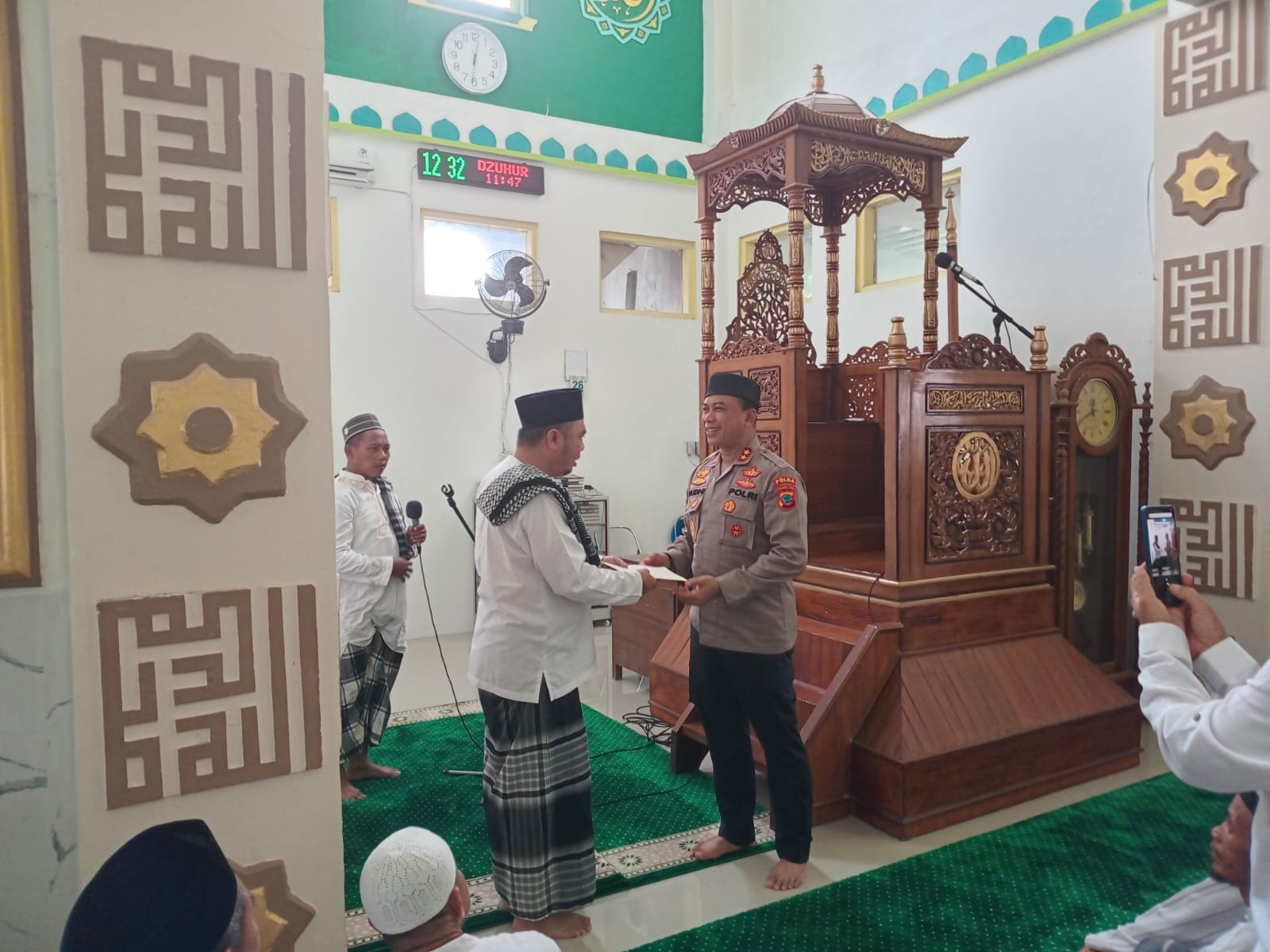 Kapolda Sulut Irjen Pol. Yudhiawan Disambut Nuansa Adat Lokal dalam Kunjungan Kerja di Polres Boltim