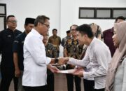 Bupati Sam Sachrul Mamonto Serahkan SK Pengangkatan 582 Guru dan Operator Pendidikan Boltim