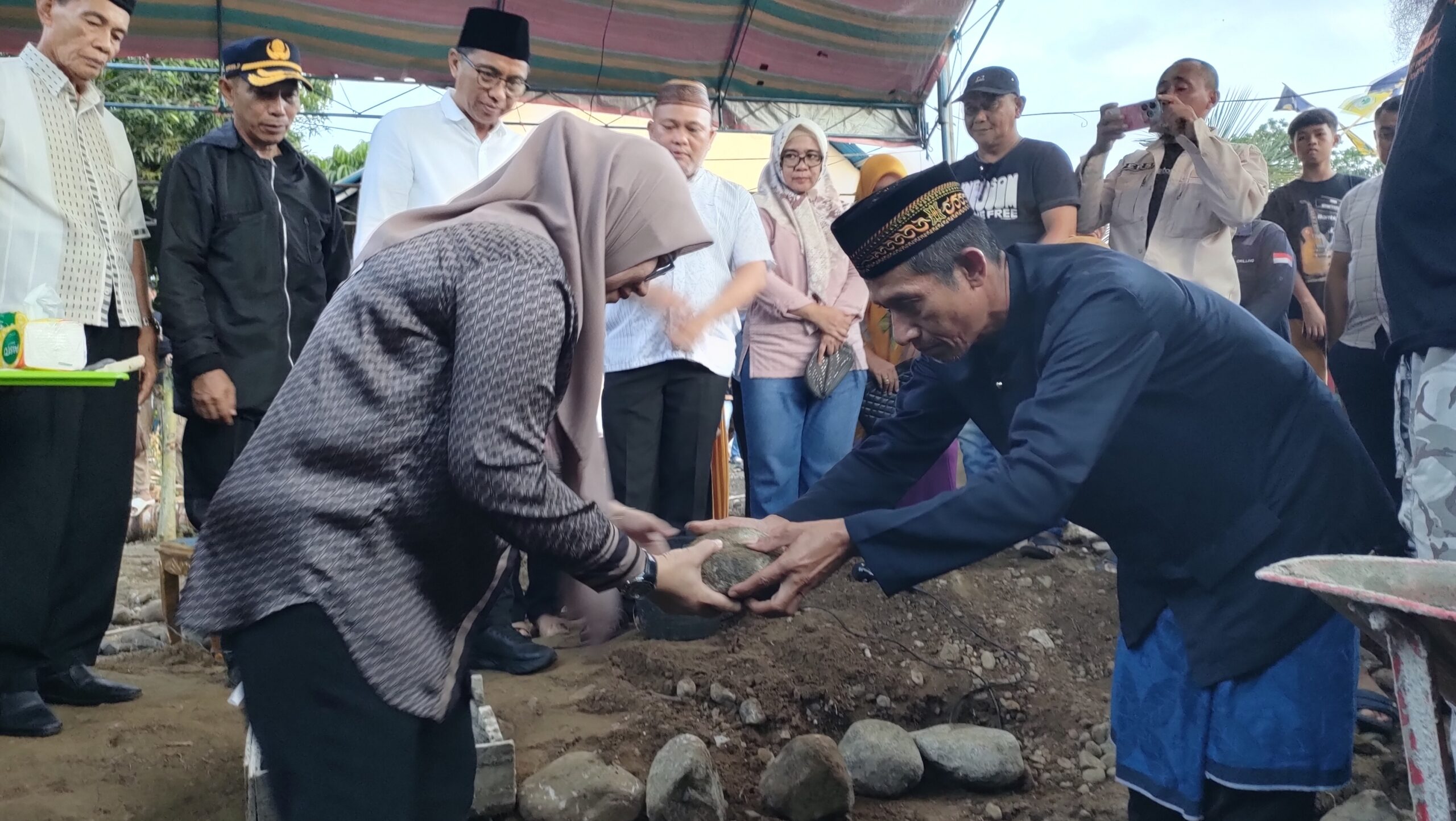 Ketua DPRD SADAM Wakafkan Tanah Pembangunan Mushola