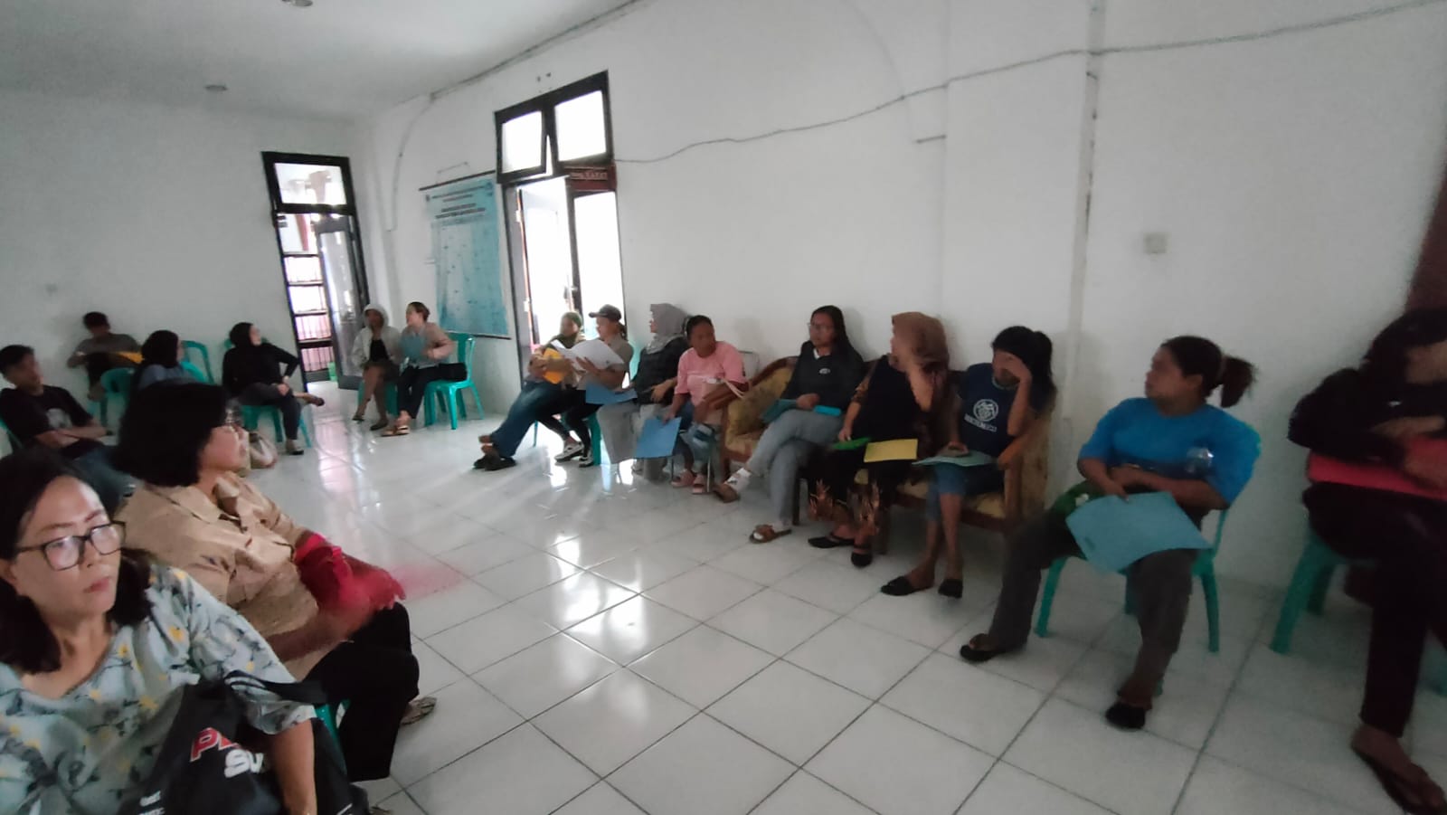 Program Bupati SSM Sentuh Hati Warga Belajar, Peserta Paket C Asal Bukaka Penuh Derai Air Mata Rasa Haru di Dinas Pendidikan dan Kebudayaan Boltim